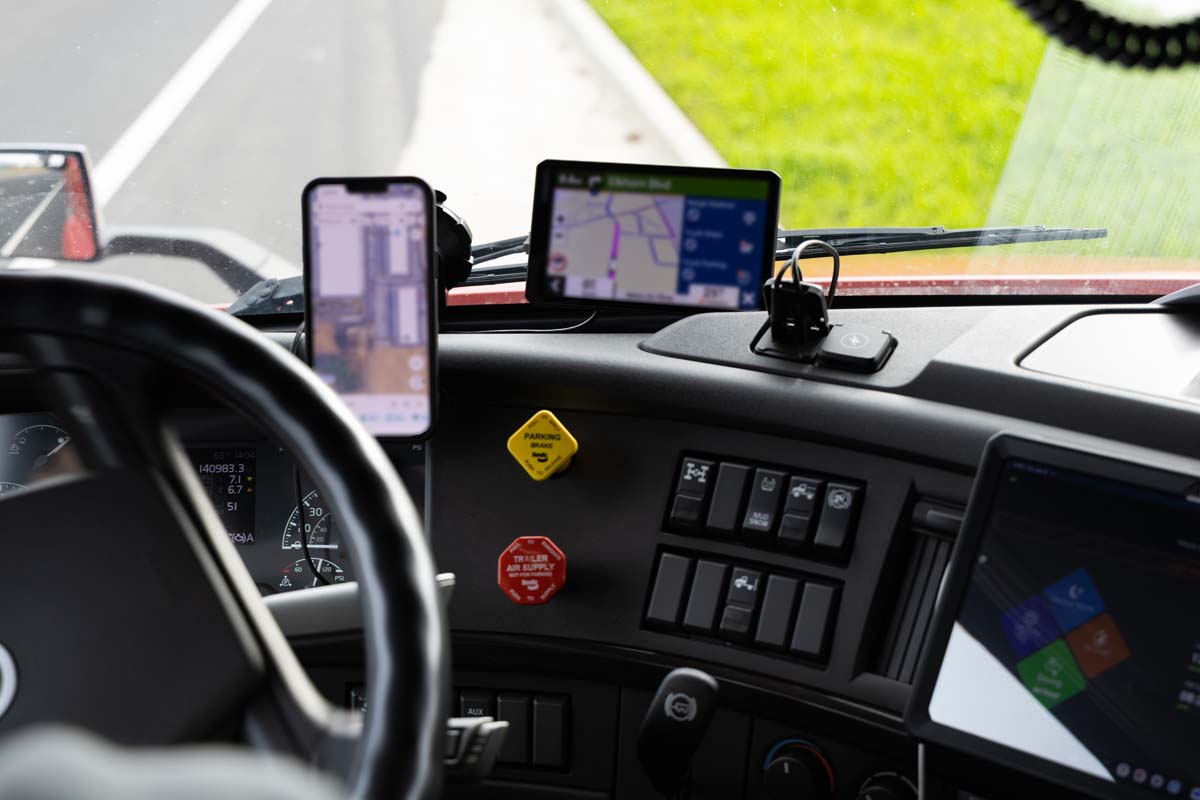 How GPS Car Trackers are Revolutionizing Fleet Management in Canada